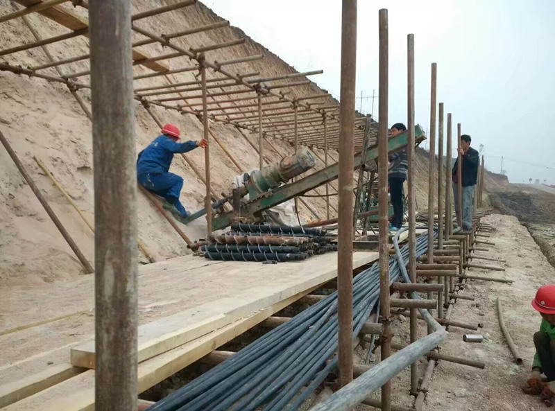 寧夏國道344國道2標邊坡錨桿錨索框架梁防護工程