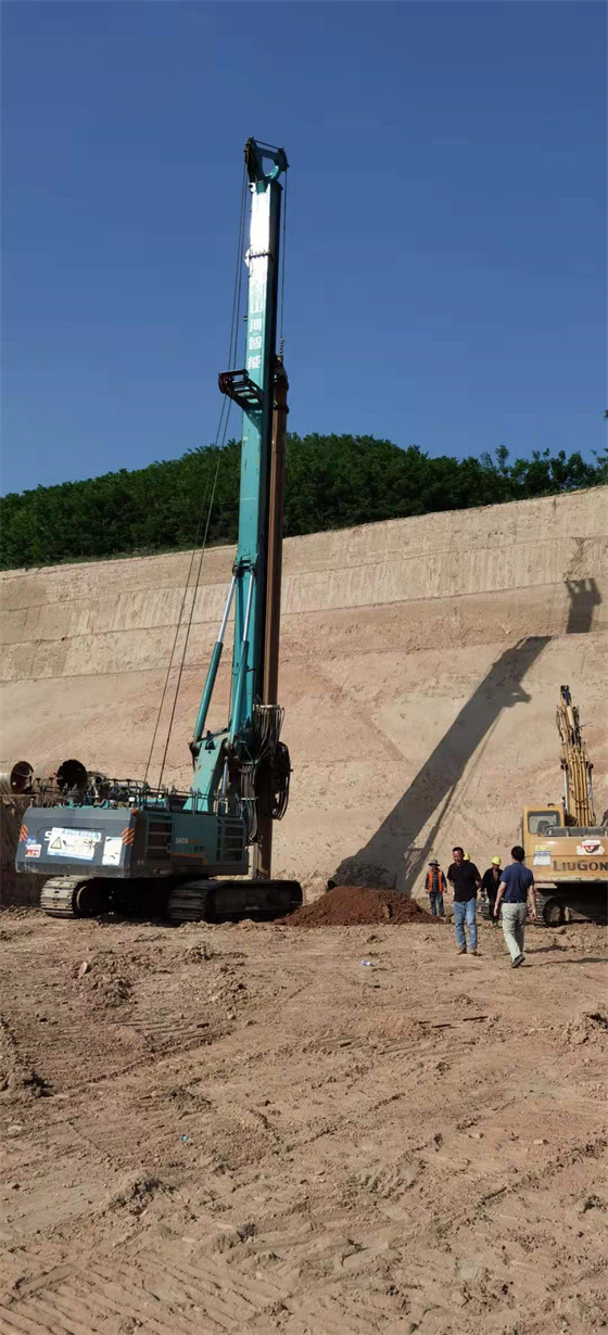 甘肅平涼靈華高速公路，中交一局橋梁鉆孔灌注樁施工